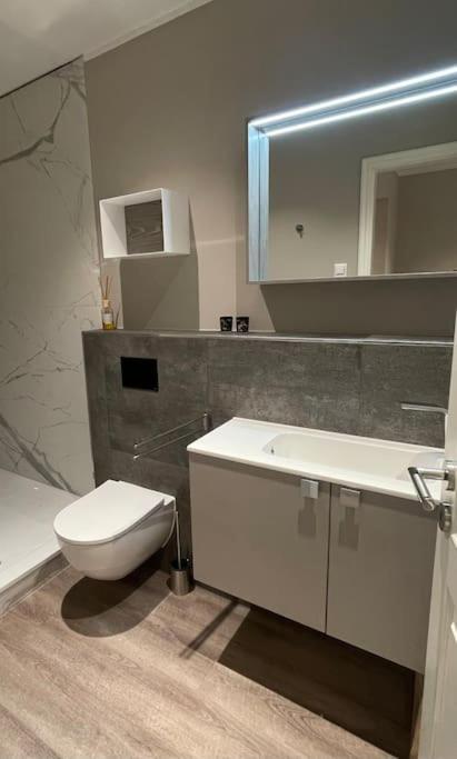 Modernes & Komfortables - 1 - Zimmer - Apartament Hamburg Dış mekan fotoğraf